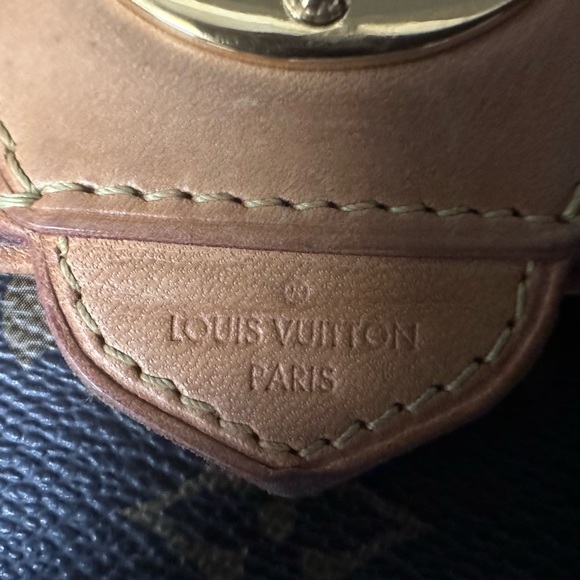 Authentic Louis Vuitton wallet. Only used a handful of times - Picture 3 of 6